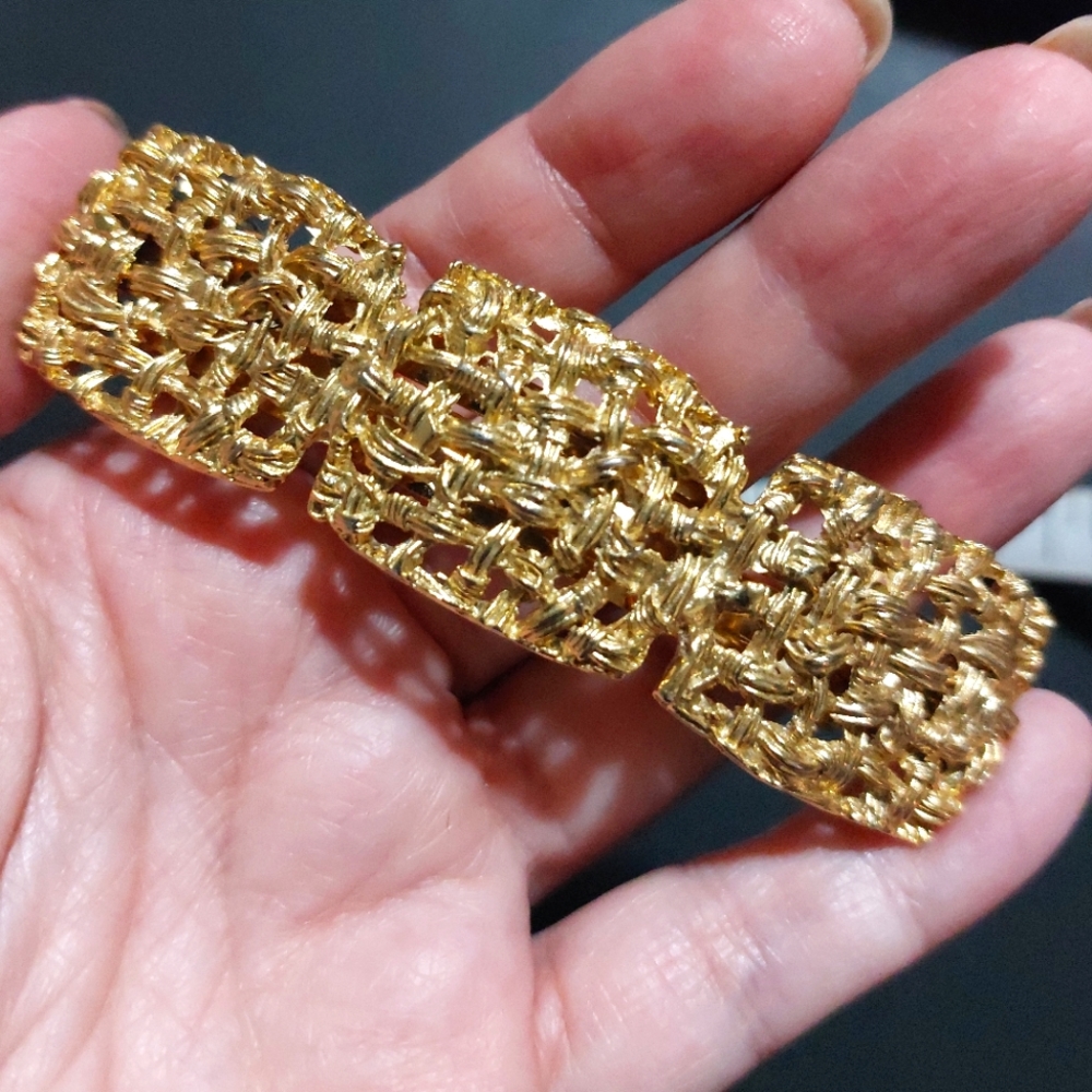 Goldtone Basket-Weave Hair Clip